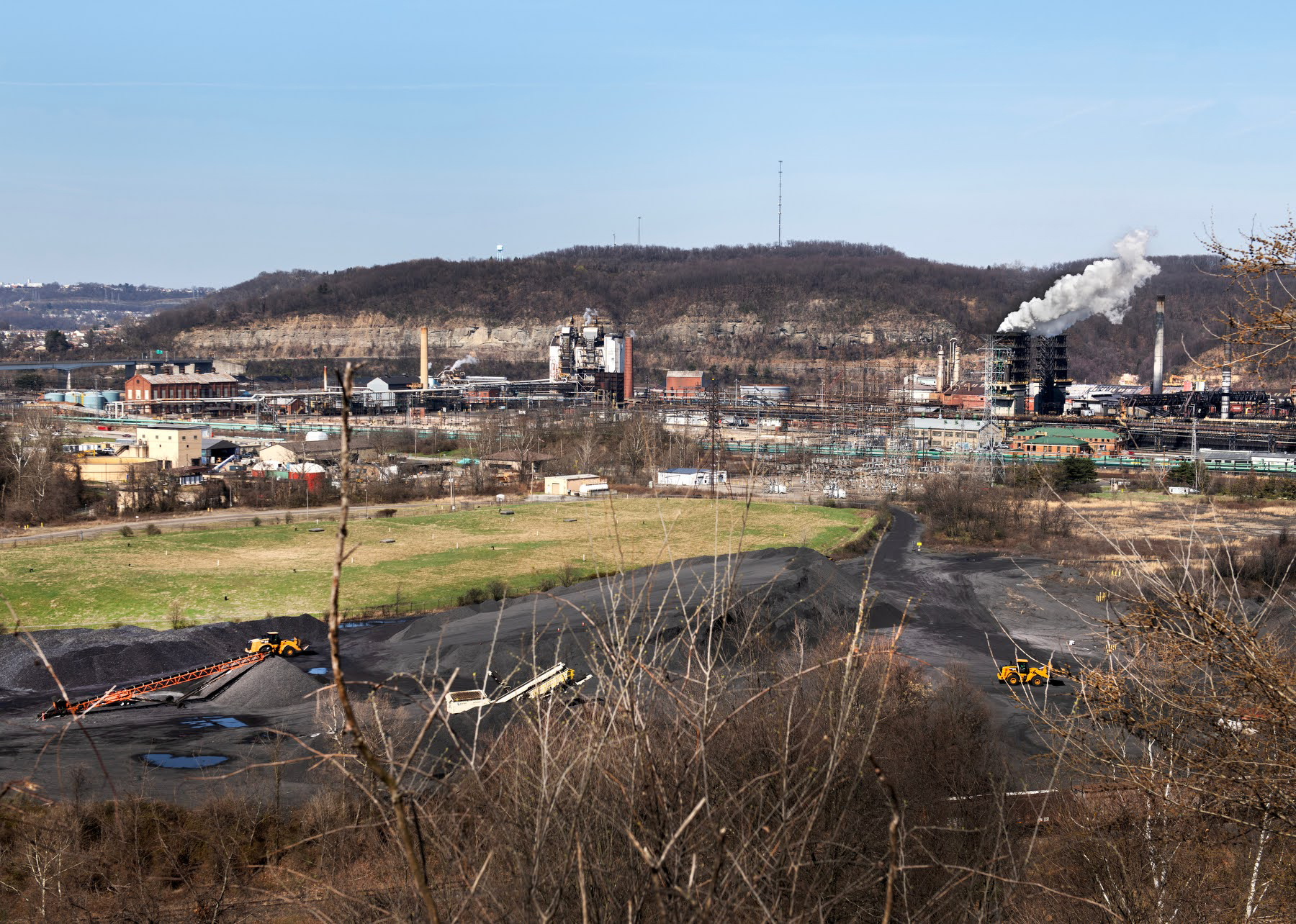 Clairton Coke Works is one of the world’s largest producers of coke, which leads to the emission of a raft of chemicals. Credit: Scott Goldsmith/Inside Climate News
