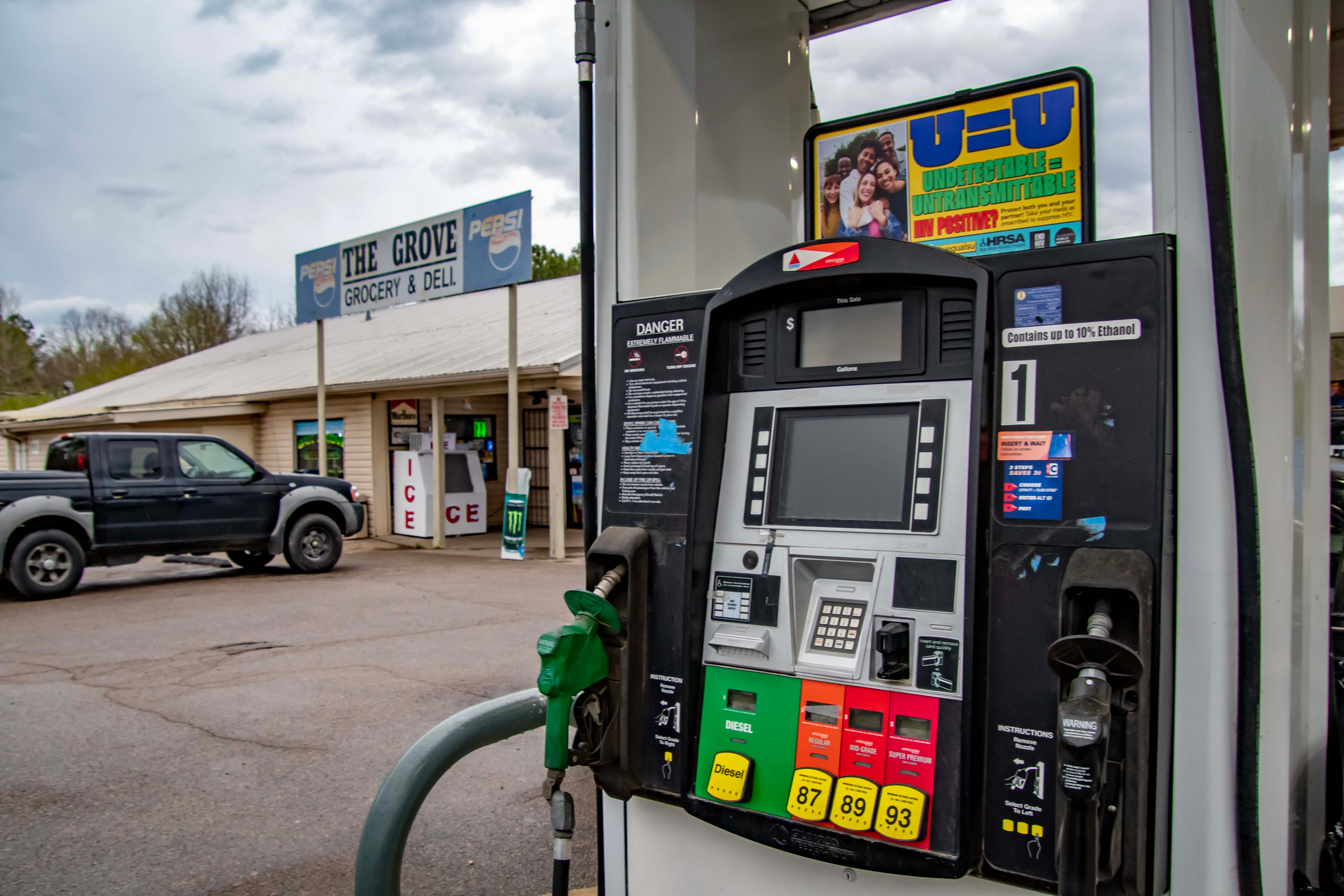 At least one gas station in Oak Grove stopped selling fuel over safety and environmental concerns about underground mining. Credit: Lee Hedgepeth/Inside Climate News