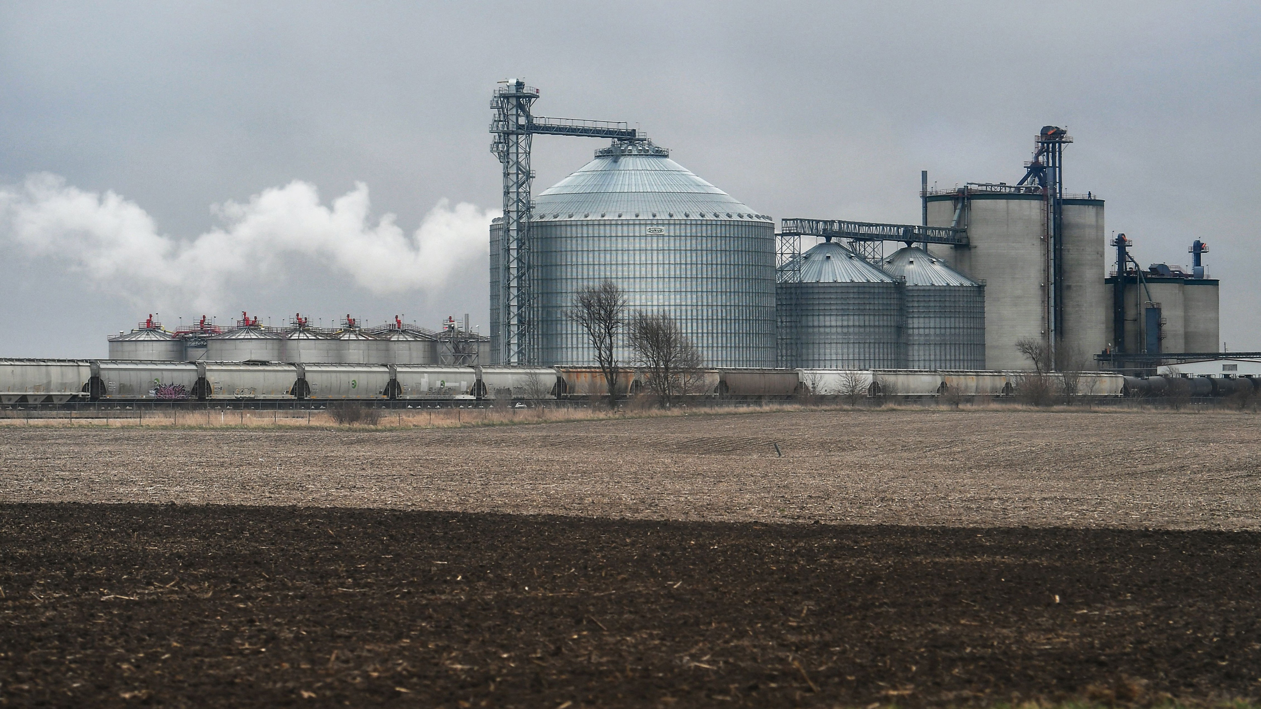 Carbon dioxide pipelines transport CO2 captured from ethanol processing plants like this one in Menlo, Iowa. Credit: Mandel Ngan/AFP via Getty Images