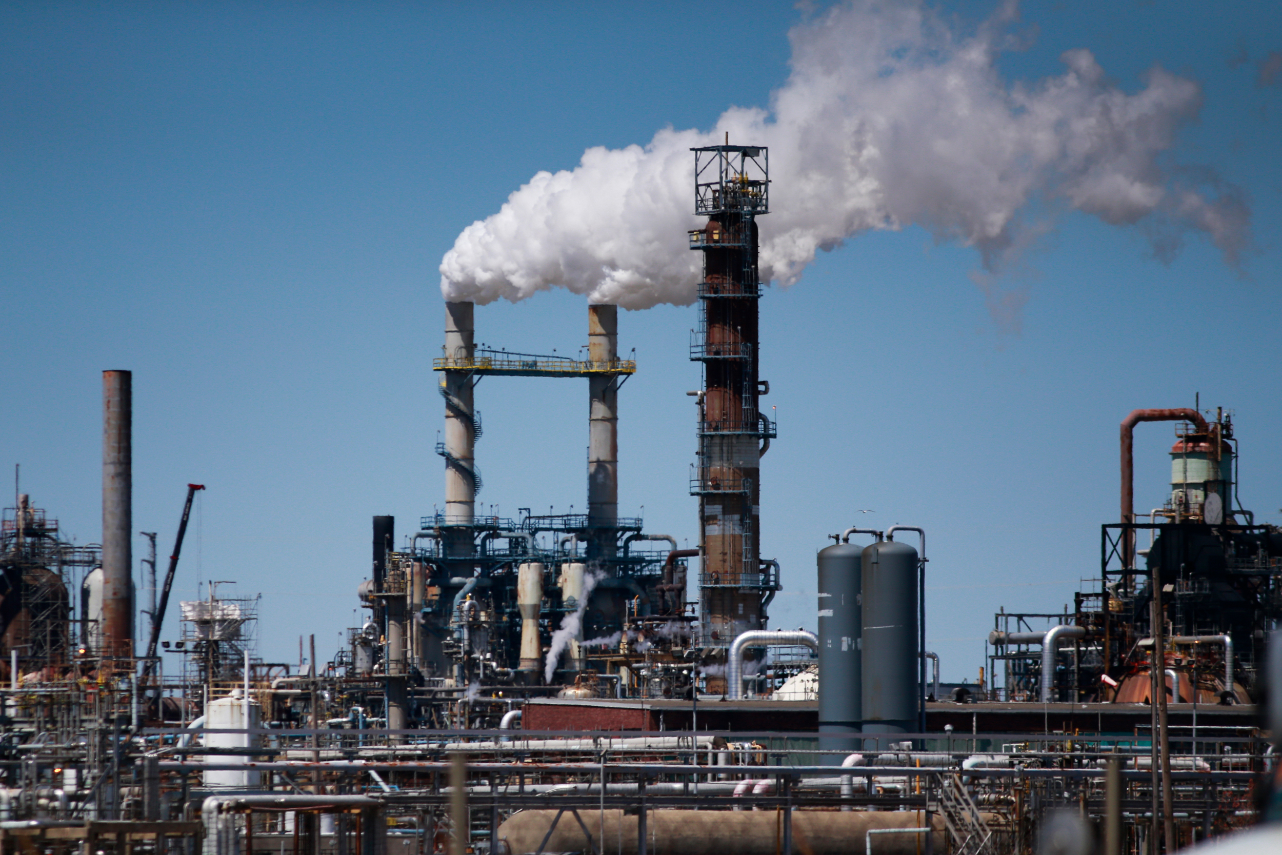 The Linden Cogeneration Plant is seen in Linden, N.J. The EPA said it will delay action on the more than 2,000 existing natural gas plants that are now responsible for 43 percent of the sector’s greenhouse gas pollution. Credit: Kena Betancur/VIEWpress